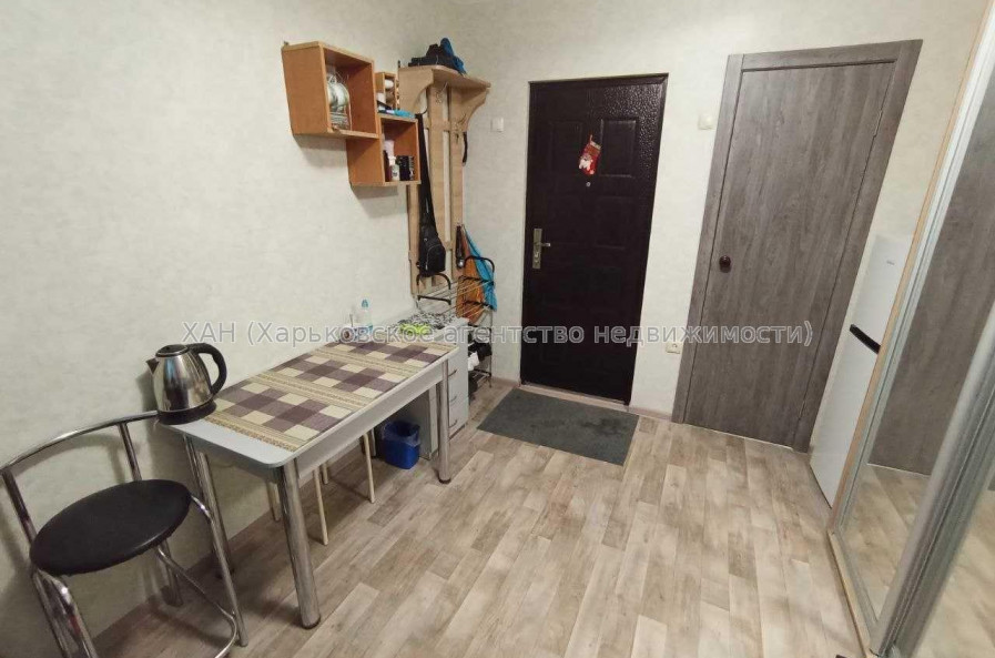 Продам квартиру, 23 Августа ул. , 1  ком., 12 м², капитальный ремонт 