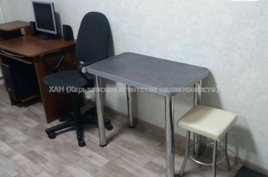 Продам квартиру, 23 Августа ул. , 1 кім., 12 м², капитальный ремонт 