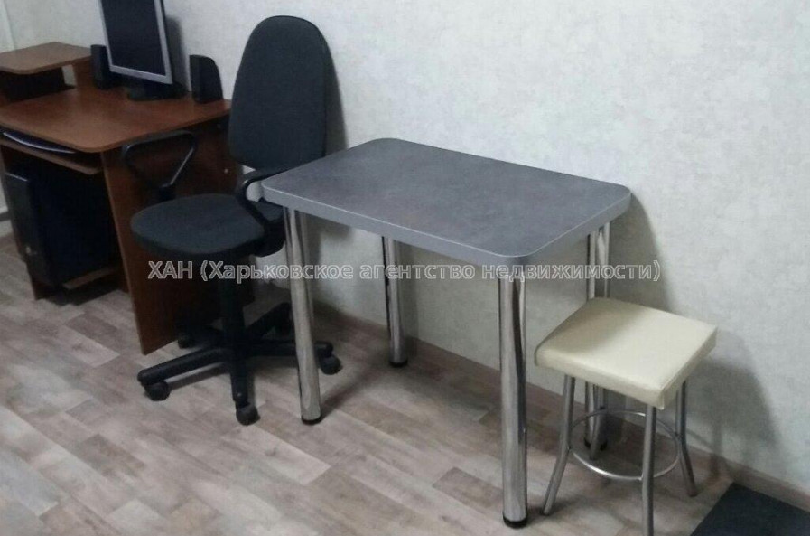 Продам квартиру, 23 Августа ул. , 1 кім., 12 м², капитальный ремонт 
