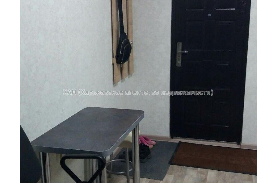 Продам квартиру, 23 Августа ул. , 1 кім., 12 м², капитальный ремонт 