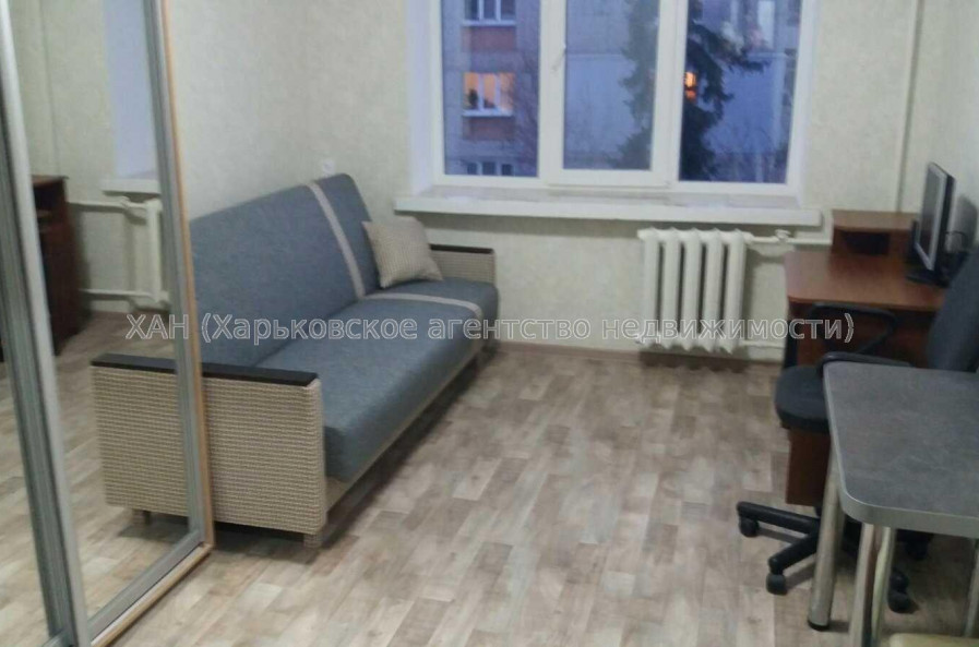 Продам квартиру, 23 Августа ул. , 1 кім., 12 м², капитальный ремонт 