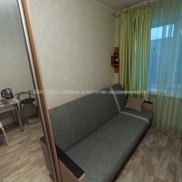 Продам квартиру, 23 Августа ул. , 1  ком., 12 м², капитальный ремонт 