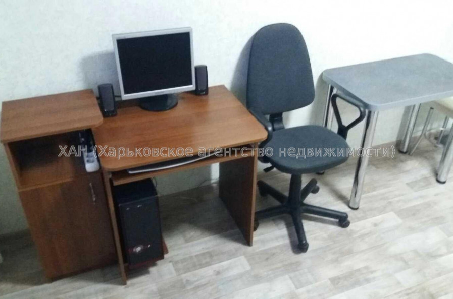 Продам квартиру, 23 Августа ул. , 1 кім., 12 м², капитальный ремонт 
