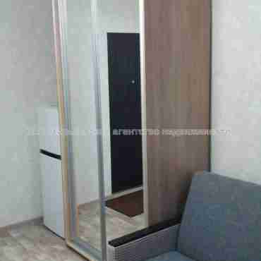 Продам квартиру, 23 Августа ул. , 1 кім., 12 м², капитальный ремонт 