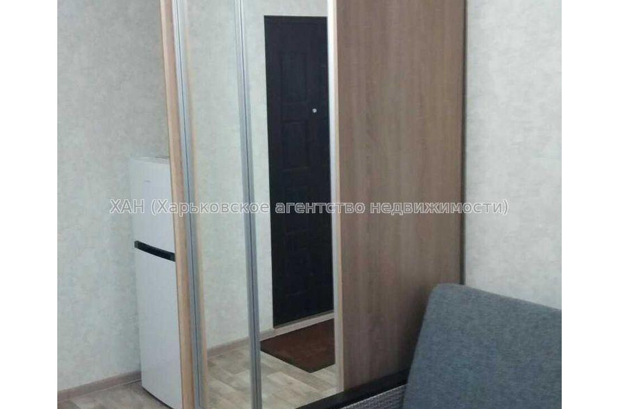 Продам квартиру, 23 Августа ул. , 1  ком., 12 м², капитальный ремонт 