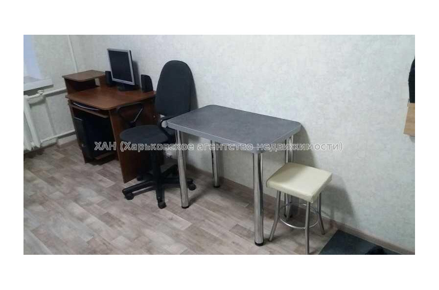 Продам квартиру, 23 Августа ул. , 1  ком., 12 м², капитальный ремонт 