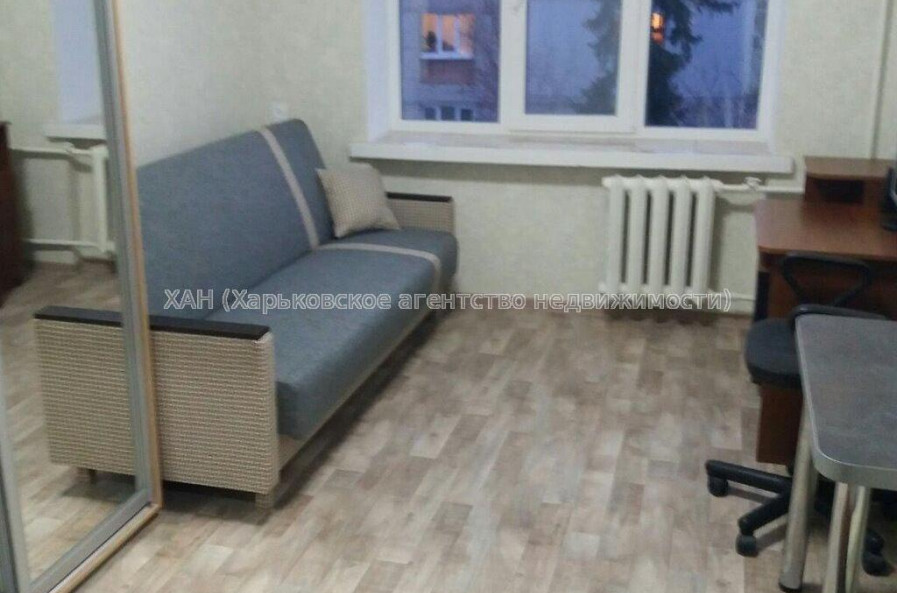 Продам квартиру, 23 Августа ул. , 1 кім., 12 м², капитальный ремонт 
