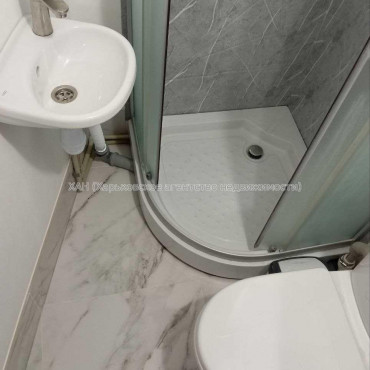 Продам квартиру, 23 Августа ул. , 1  ком., 12 м², капитальный ремонт 