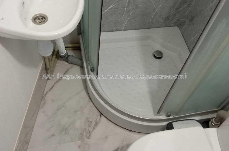 Продам квартиру, 23 Августа ул. , 1  ком., 12 м², капитальный ремонт 