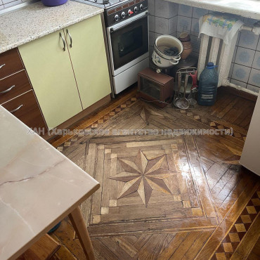Продам квартиру, 23 Августа ул. , 2 кім., 42 м², советский ремонт 