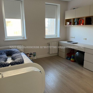 Продам квартиру, Дмитрия Антоненко ул. , 3 кім., 110 м², авторский дизайн 