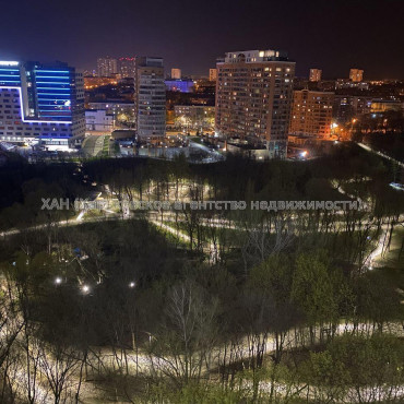 Продам квартиру, Дмитрия Антоненко ул. , 3 кім., 110 м², авторский дизайн 