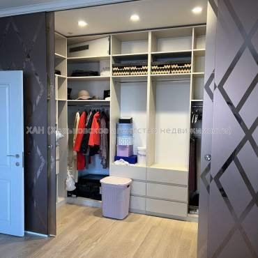 Продам квартиру, Дмитрия Антоненко ул. , 3 кім., 110 м², авторский дизайн 