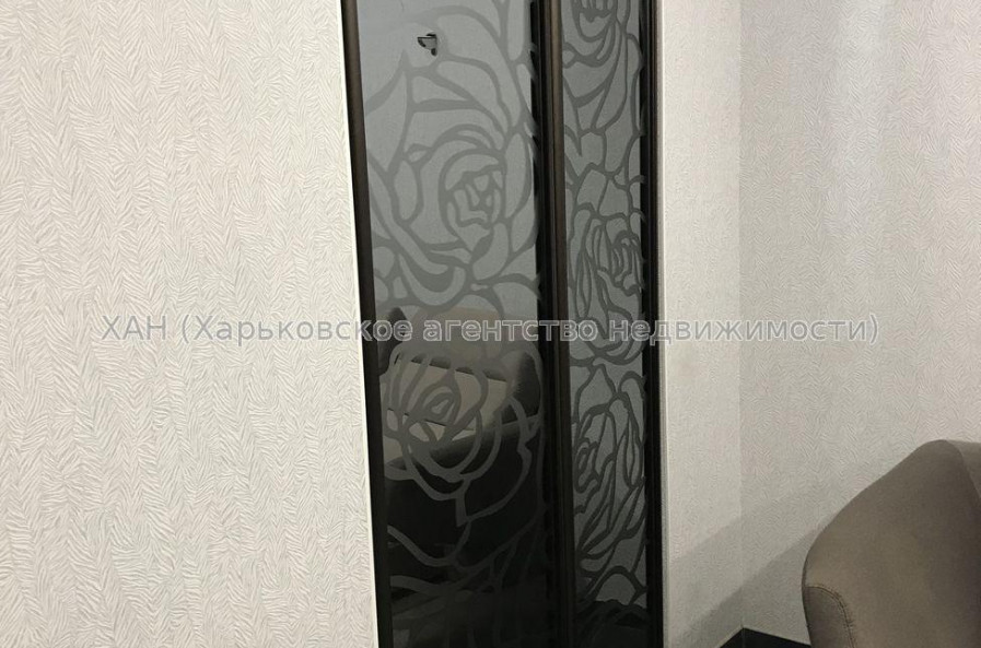 Продам квартиру, Гвардейцев Широнинцев ул. , 1  ком., 40 м², капитальный ремонт 