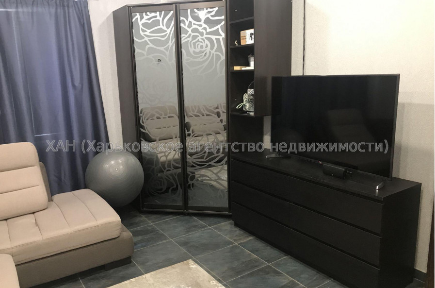 Продам квартиру, Гвардейцев Широнинцев ул. , 1  ком., 40 м², капитальный ремонт 