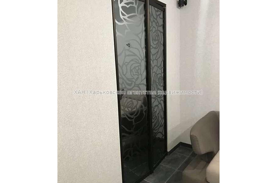 Продам квартиру, Гвардейцев Широнинцев ул. , 1  ком., 40 м², капитальный ремонт 