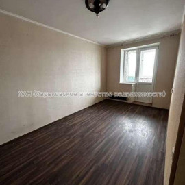 Продам квартиру, Метростроителей ул. , 3 кім., 74 м², частичный ремонт