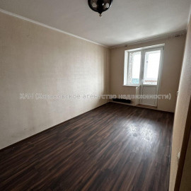Продам квартиру, Метростроителей ул. , 3  ком., 74 м², частичный ремонт