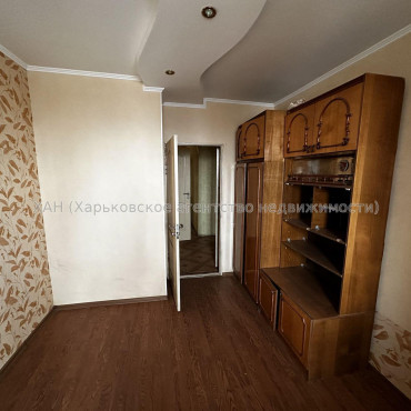 Продам квартиру, Метростроителей ул. , 3  ком., 74 м², частичный ремонт 