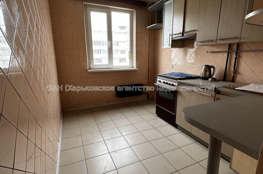 Продам квартиру, Метростроителей ул. , 3  ком., 74 м², частичный ремонт 