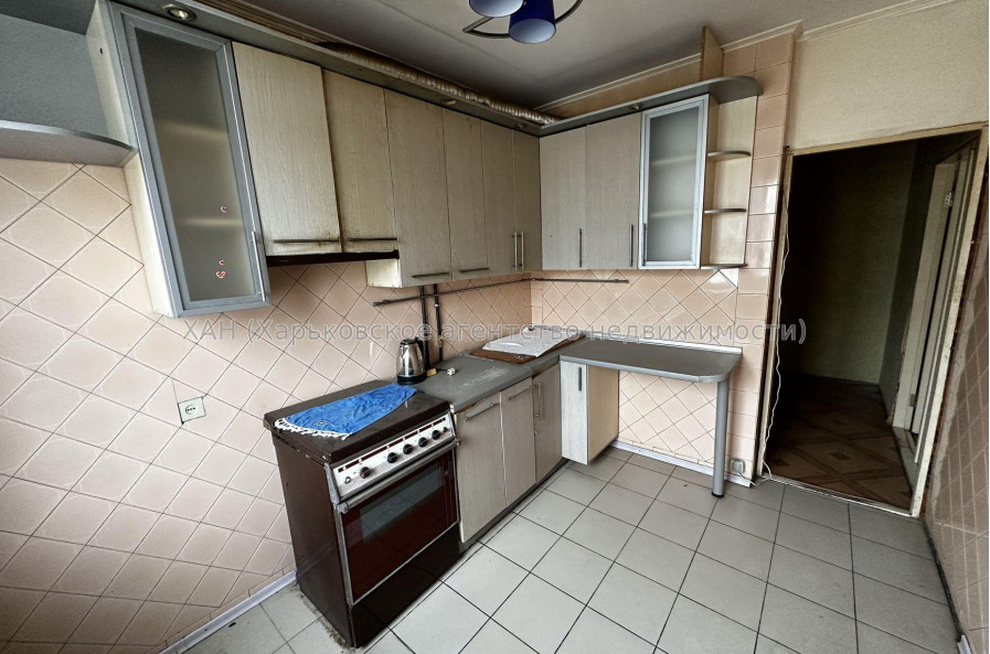 Продам квартиру, Метростроителей ул. , 3  ком., 74 м², частичный ремонт 