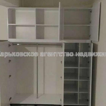 Продам квартиру, Героев Харькова просп. , 1  ком., 32 м², капитальный ремонт 