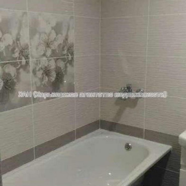 Продам квартиру, Героев Харькова просп. , 1  ком., 32 м², капитальный ремонт 