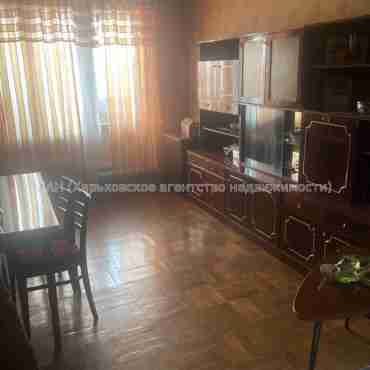 Продам квартиру, Людвига Свободы просп. , 3 кім., 65 м², советский ремонт 