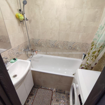 Продам квартиру, Волонтерская ул. , 2  ком., 50 м², капитальный ремонт 