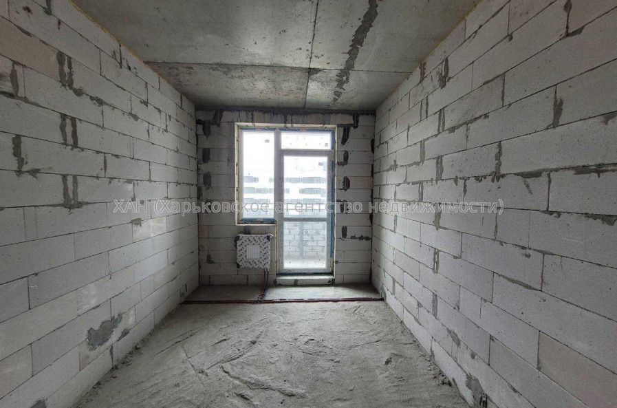 Продам квартиру, Льва Ландау просп. , 2 кім., 64 м², без внутренних работ 