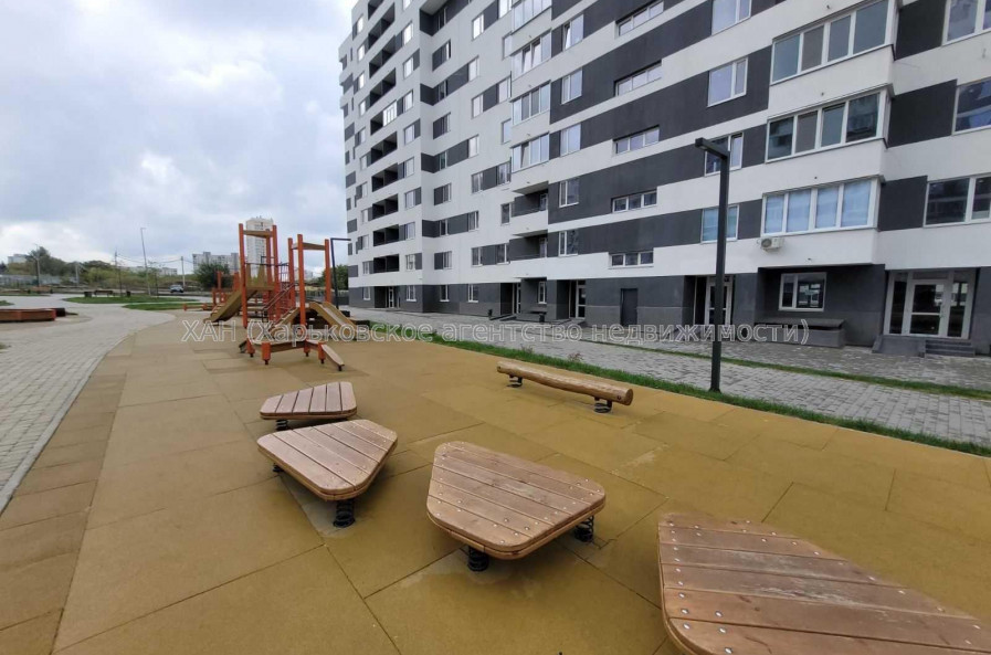 Продам квартиру, Льва Ландау просп. , 2 кім., 64 м², без внутренних работ 