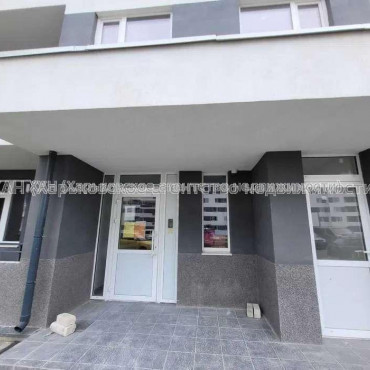 Продам квартиру, Льва Ландау просп. , 2 кім., 64 м², без внутренних работ 