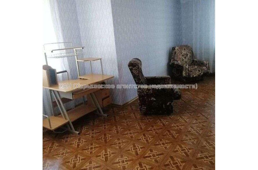 Продам квартиру, Роганская ул. , 2  ком., 74 м², косметический ремонт 