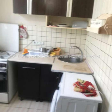 Продам квартиру, Пермская ул. , 3 кім., 65 м², косметический ремонт 