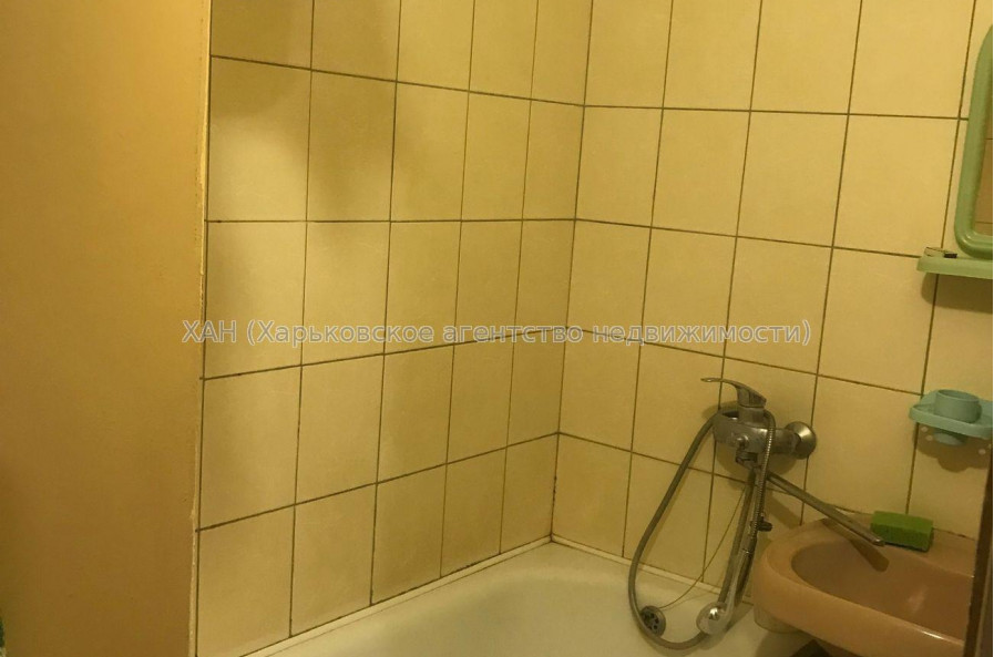 Продам квартиру, Пермская ул. , 3 кім., 65 м², косметический ремонт 