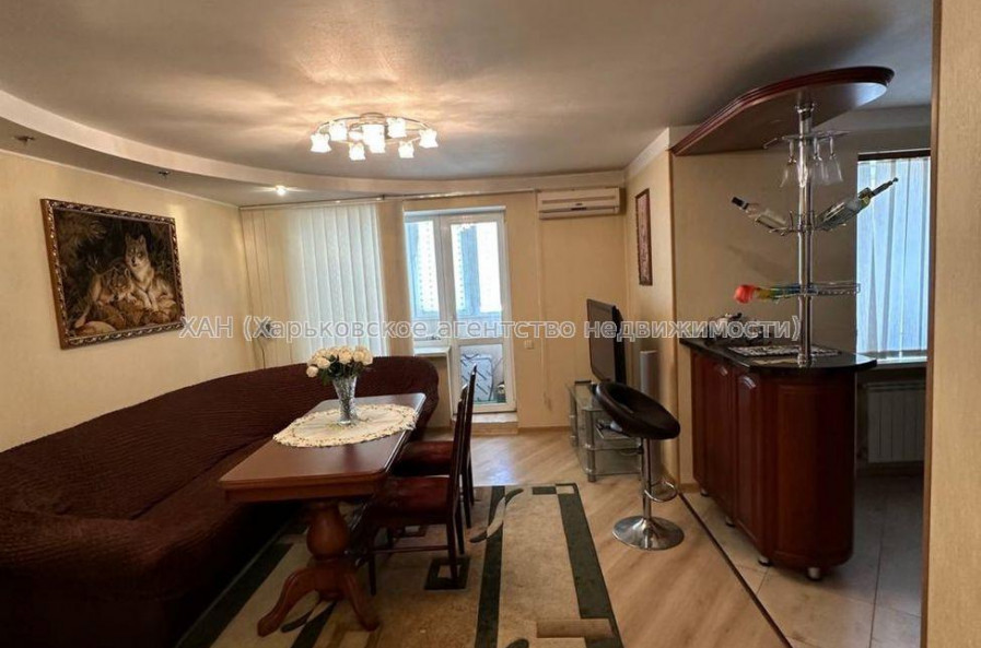 Продам квартиру, Харьковских Дивизий ул. , 3 кім., 60 м², капитальный ремонт 