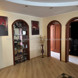 Продам квартиру, Харьковских Дивизий ул. , 3 кім., 60 м², капитальный ремонт