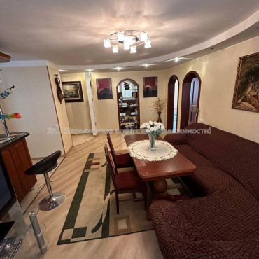 Продам квартиру, Харьковских Дивизий ул. , 3 кім., 60 м², капитальный ремонт 
