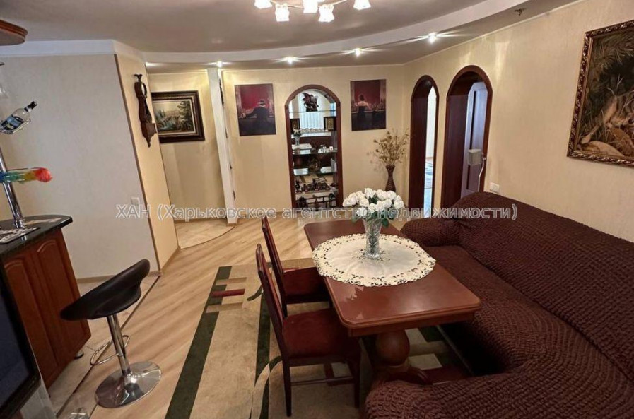 Продам квартиру, Харьковских Дивизий ул. , 3 кім., 60 м², капитальный ремонт 