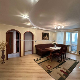 Продам квартиру, Харьковских Дивизий ул. , 3  ком., 60 м², капитальный ремонт