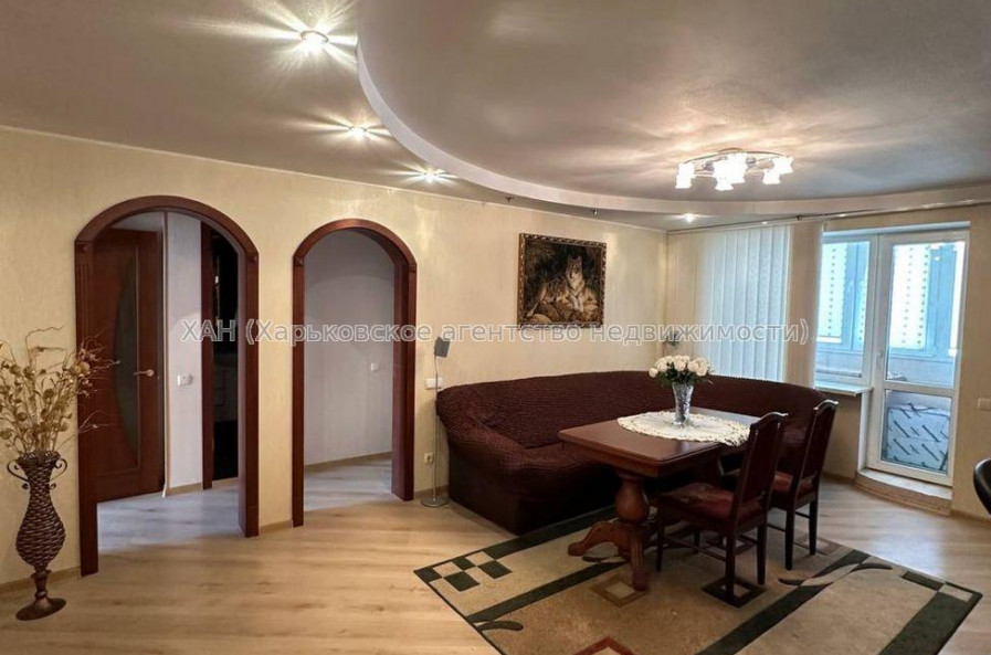 Продам квартиру, Харьковских Дивизий ул. , 3  ком., 60 м², капитальный ремонт 