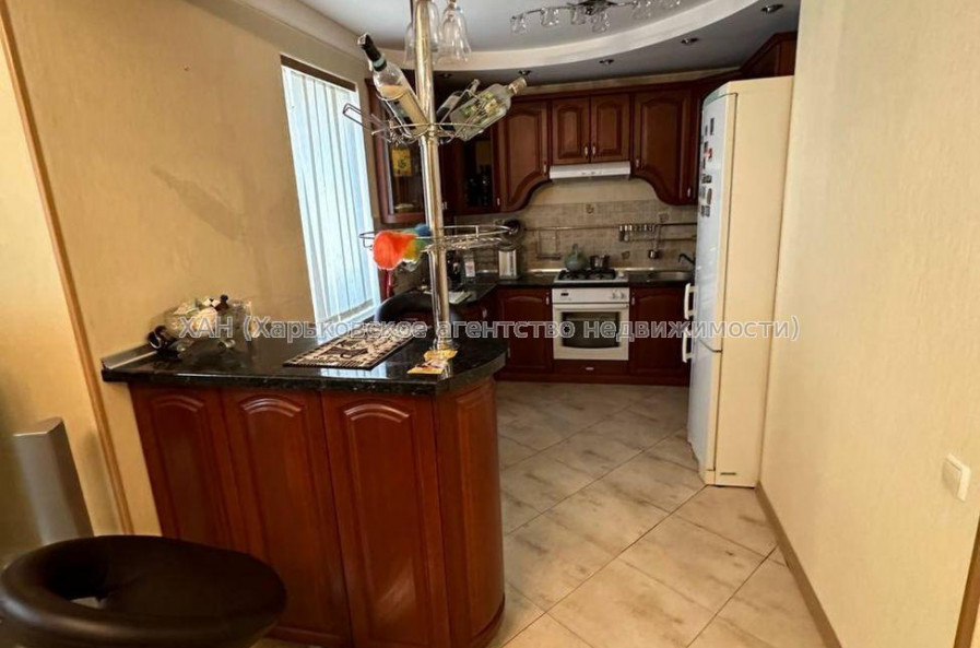 Продам квартиру, Харьковских Дивизий ул. , 3  ком., 60 м², капитальный ремонт 