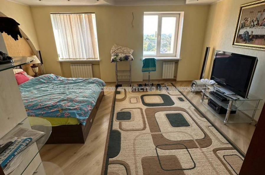 Продам квартиру, Харьковских Дивизий ул. , 3  ком., 60 м², капитальный ремонт 