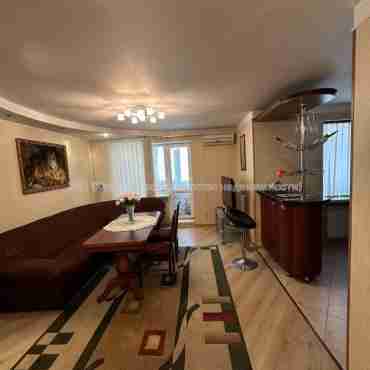 Продам квартиру, Харьковских Дивизий ул. , 3  ком., 60 м², капитальный ремонт 