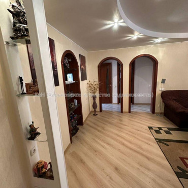 Продам квартиру, Харьковских Дивизий ул. , 3 кім., 60 м², капитальный ремонт 