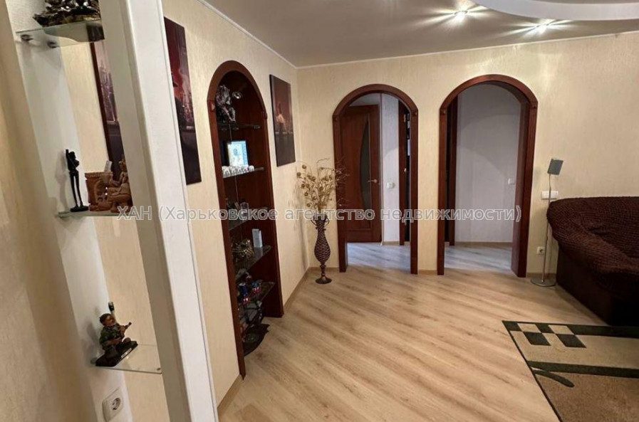 Продам квартиру, Харьковских Дивизий ул. , 3 кім., 60 м², капитальный ремонт 