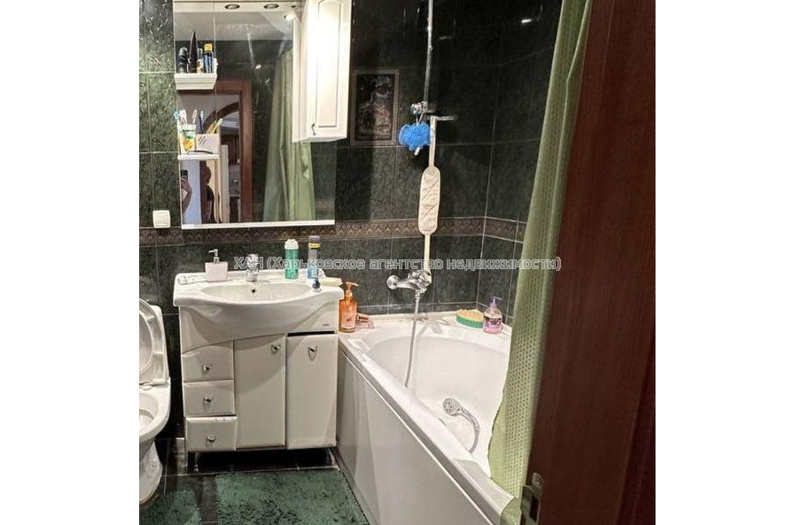 Продам квартиру, Харьковских Дивизий ул. , 3  ком., 60 м², капитальный ремонт 