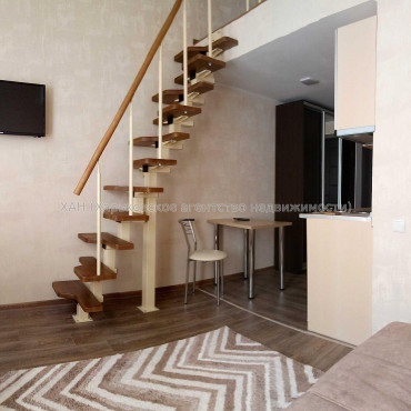 Продам квартиру, Хмельницкого Богдана ул. , 1 кім., 27 м², авторский дизайн 