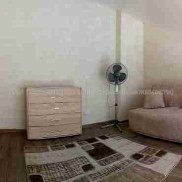 Продам квартиру, Хмельницкого Богдана ул. , 1  ком., 27 м², авторский дизайн 