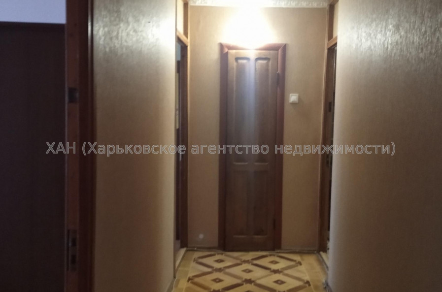 Продам квартиру, Ахсарова Энвера ул. , 3 кім., 68 м², капитальный ремонт 